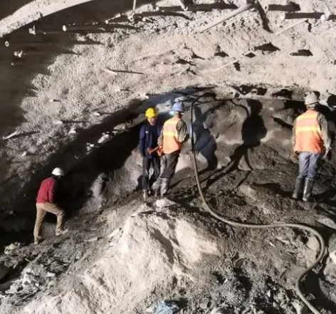 银海拱顶带模注浆料的施工流程及注意事项